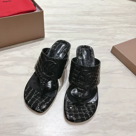 クリスチャン・ルブタン スリッパ