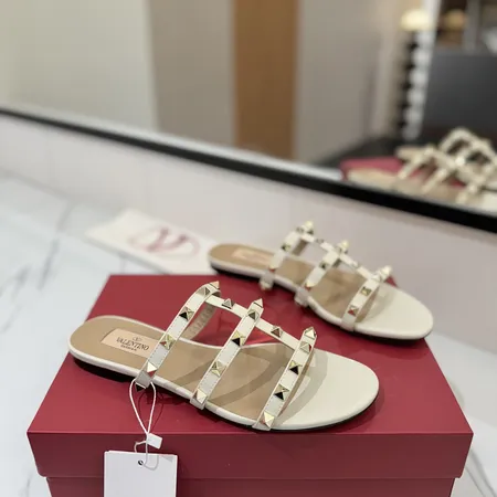 ヴァレンティノ スリッパ