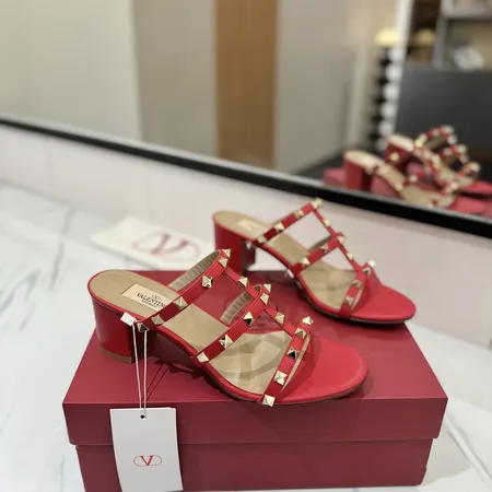 ヴァレンティノ サンダル