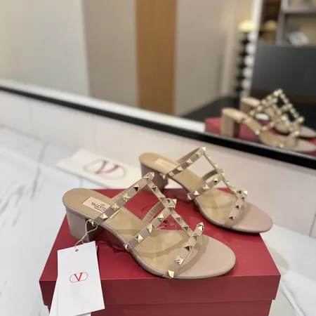 ヴァレンティノ サンダル