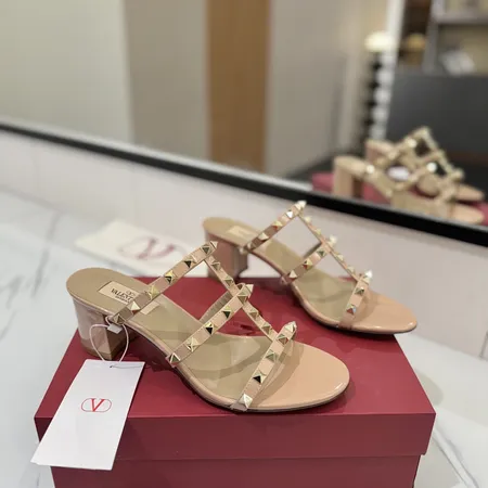ヴァレンティノ サンダル