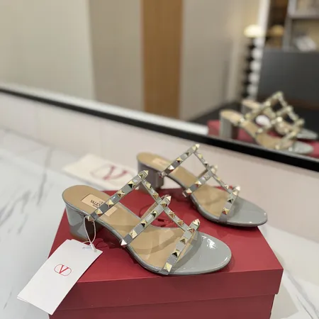 ヴァレンティノ サンダル