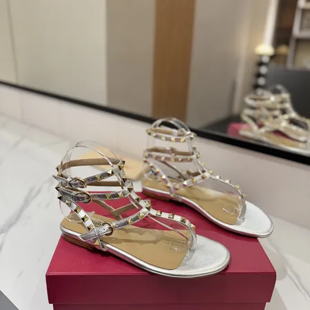 ヴァレンティノ サンダル