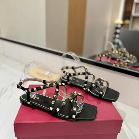 ヴァレンティノ サンダル