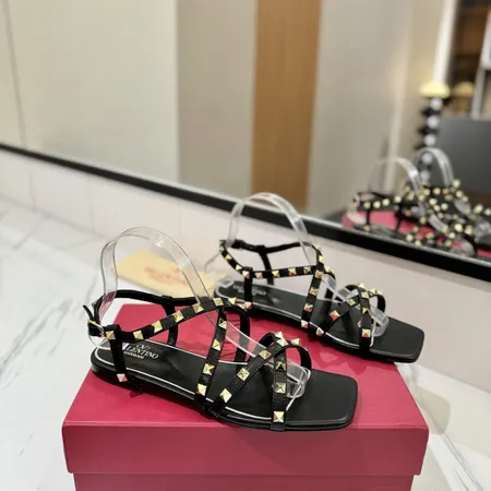 ヴァレンティノ サンダル