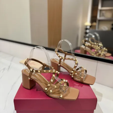 ヴァレンティノ サンダル