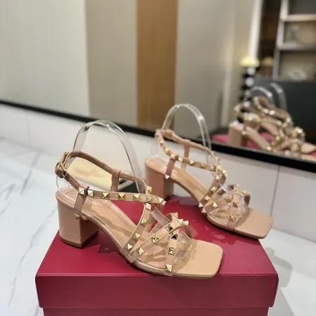 ヴァレンティノ サンダル