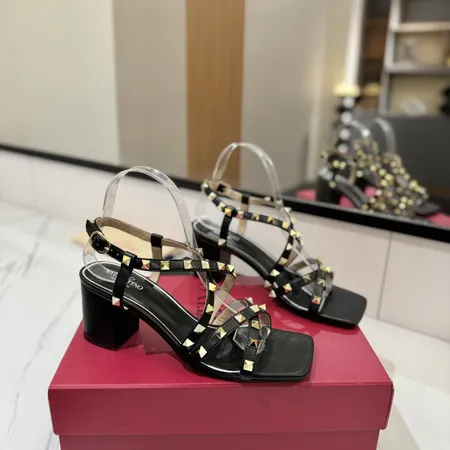 ヴァレンティノ サンダル