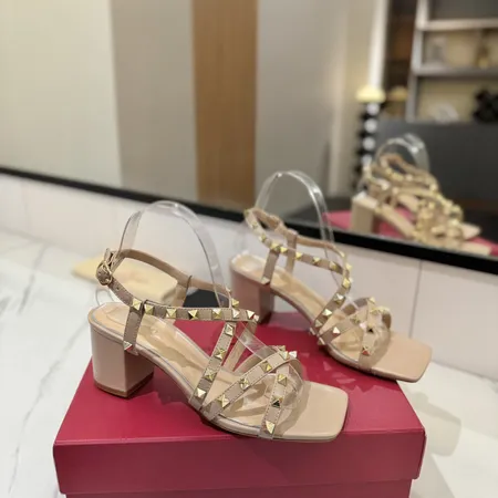 ヴァレンティノ サンダル