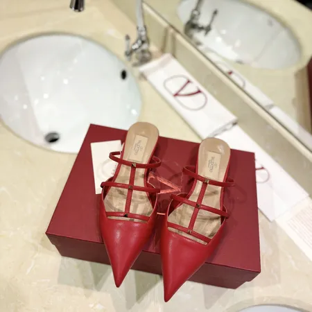 ヴァレンティノ スリッパ