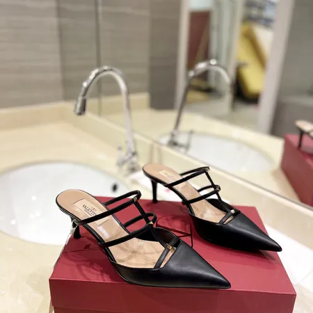 ヴァレンティノ サンダル