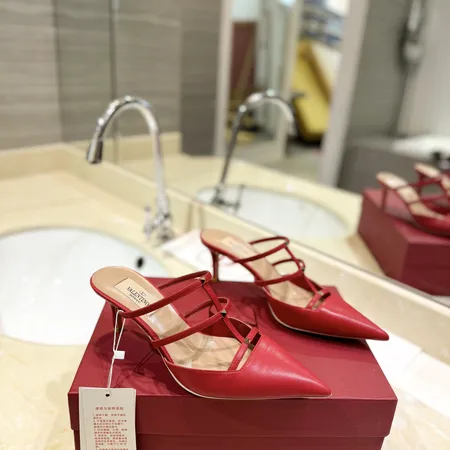 ヴァレンティノ サンダル