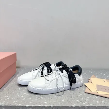 ミュウミュウ カジュアルシューズ