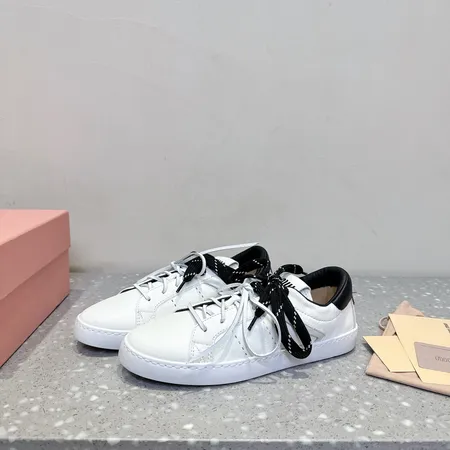 ミュウミュウ カジュアルシューズ