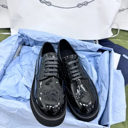 プラダ カジュアルシューズ