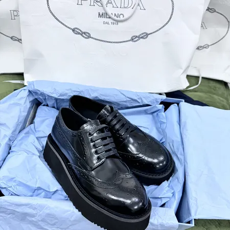 プラダ カジュアルシューズ