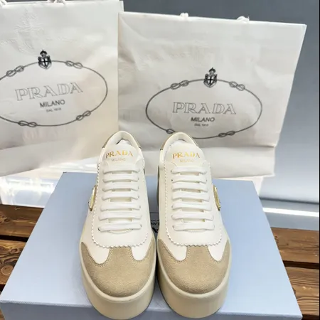 プラダ カジュアルシューズ
