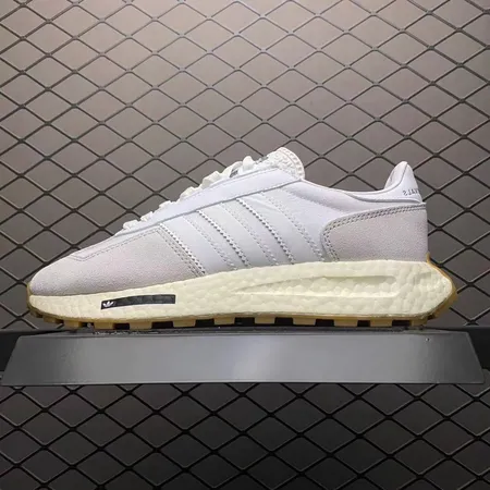 アディダス スニーカー