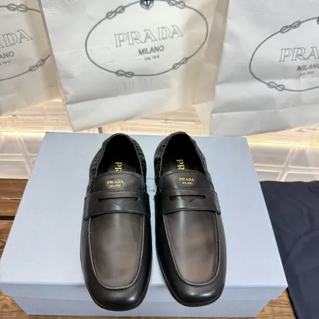 プラダ カジュアルシューズ
