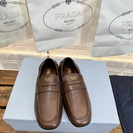 プラダ カジュアルシューズ