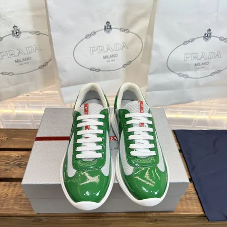 プラダ スニーカー