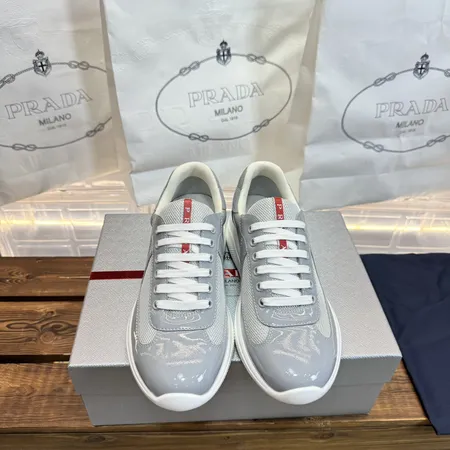 プラダ スニーカー