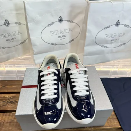 プラダ スニーカー