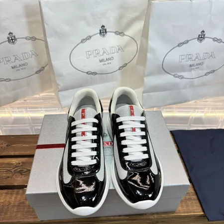 プラダ スニーカー