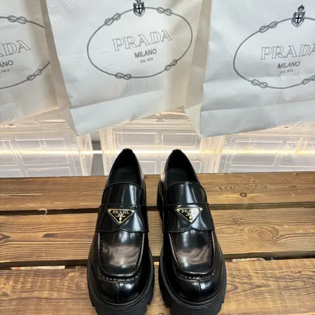 プラダ カジュアルシューズ