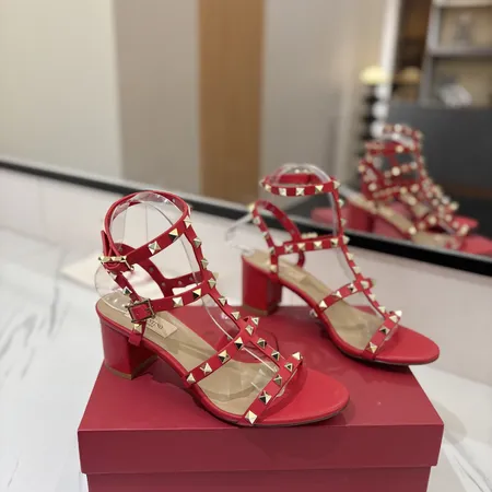 ヴァレンティノ サンダル