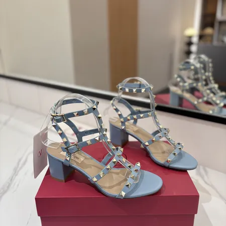 ヴァレンティノ サンダル