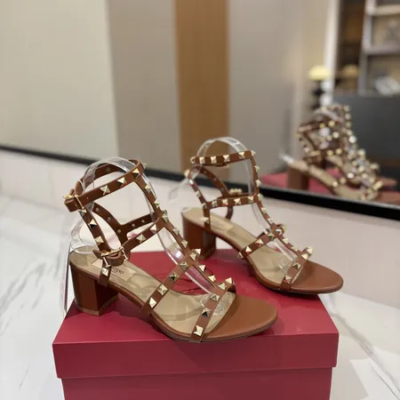 ヴァレンティノ サンダル