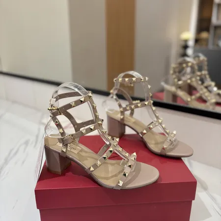 ヴァレンティノ サンダル