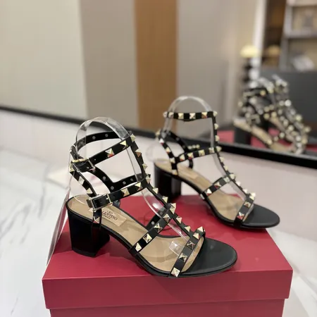 ヴァレンティノ サンダル