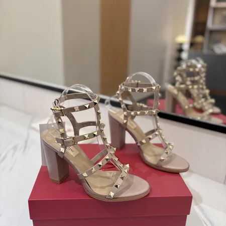 ヴァレンティノ サンダル