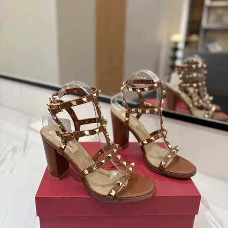 ヴァレンティノ サンダル