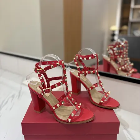 ヴァレンティノ サンダル