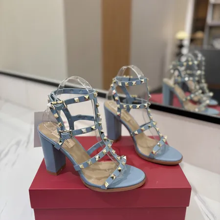 ヴァレンティノ サンダル