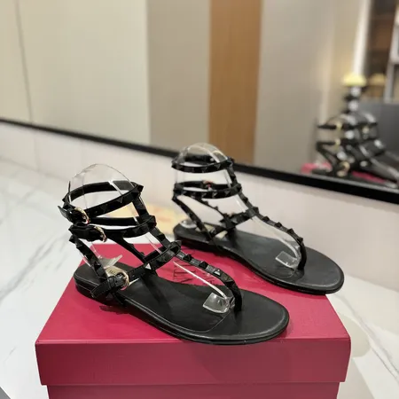 ヴァレンティノ サンダル