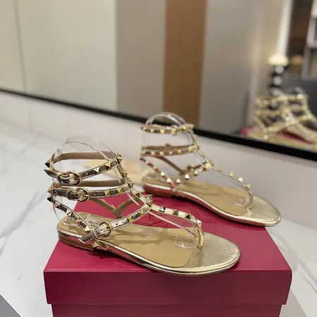 ヴァレンティノ サンダル