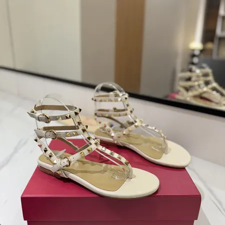 ヴァレンティノ サンダル