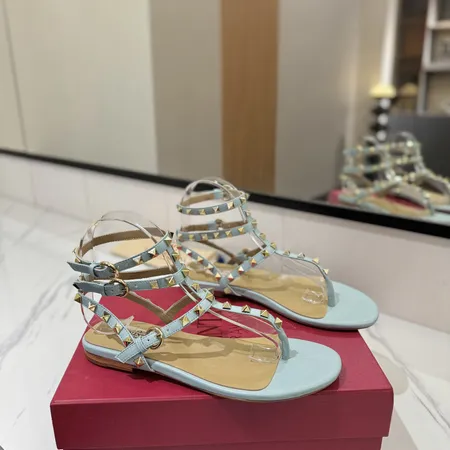 ヴァレンティノ サンダル