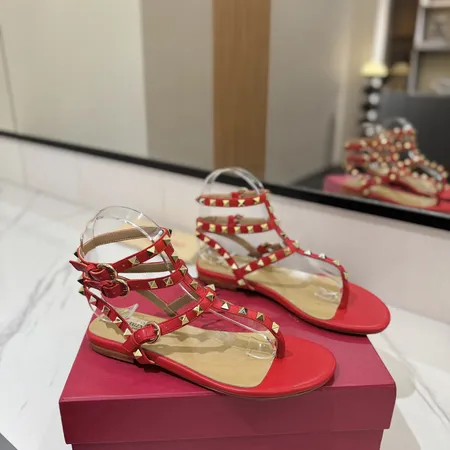 ヴァレンティノ サンダル