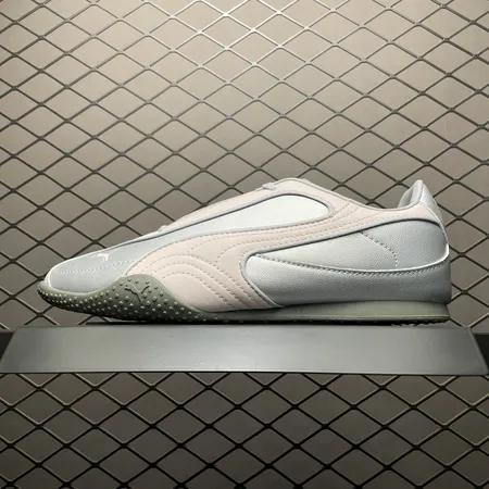 プーマ スニーカー