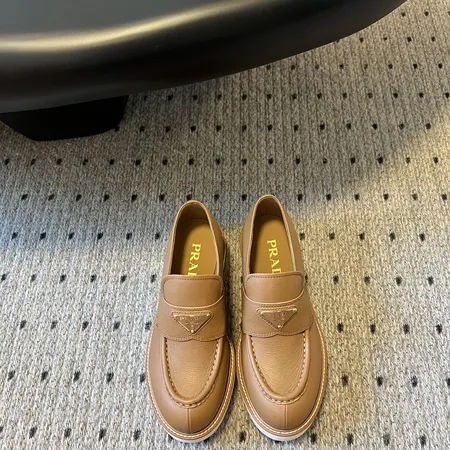プラダ カジュアルシューズ