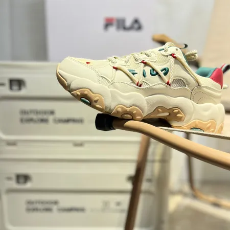 フィラ スニーカー