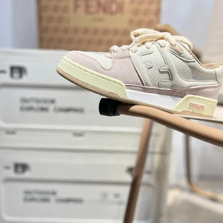 フェンディ カジュアルシューズ