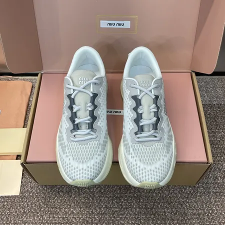 ミュウミュウ スニーカー