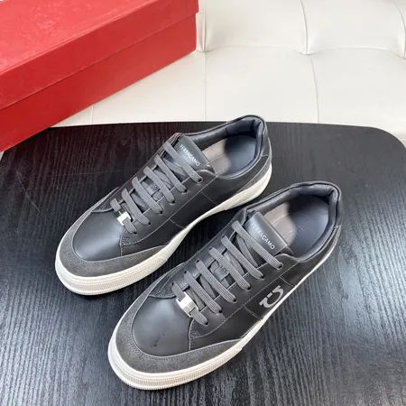 フェラガモ カジュアルシューズ