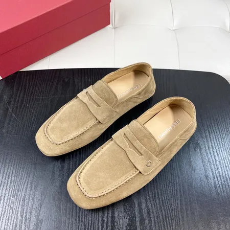 フェラガモ カジュアルシューズ